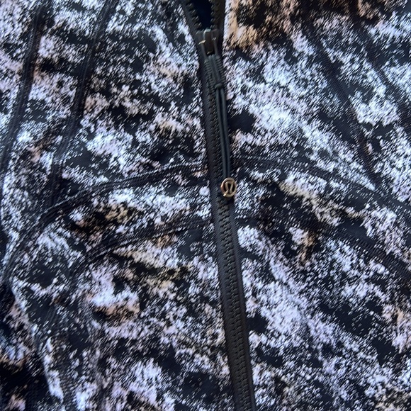 Lululemon jacket euc - Picture 4 of 4